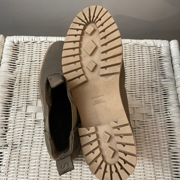 TOMS spring/fall boots - Picture 4 of 4